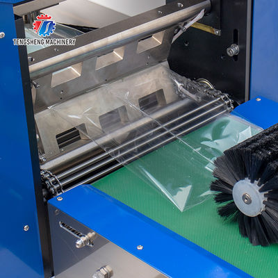 220V Automatic Sealing Vegetable Baler Pillow Type Food Packaging Automatic Bagging Machine